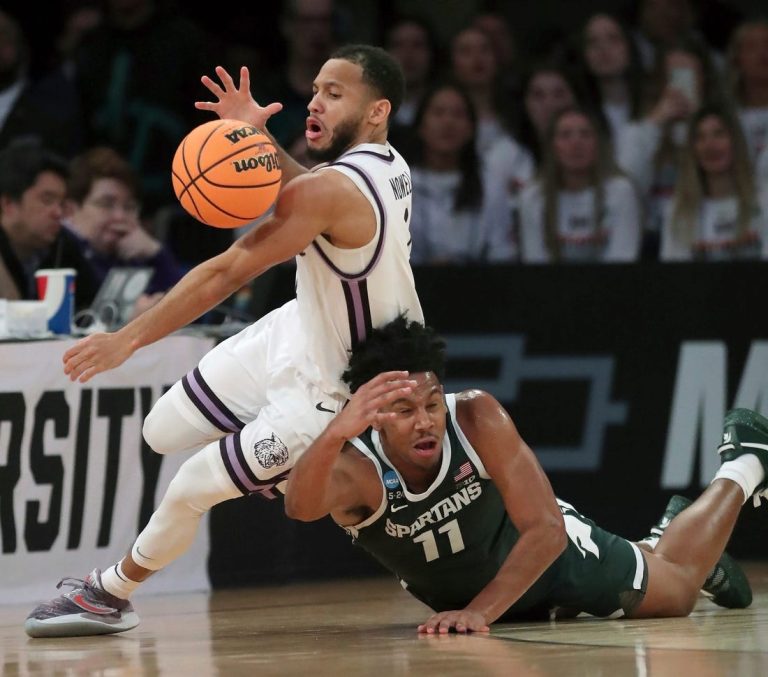 No. 9 Florida Atlantic eyes continuing run vs. No. 3 Kansas St.