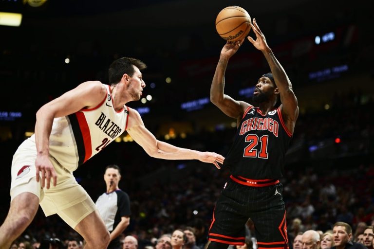 Sharpshooting Bulls crush Blazers