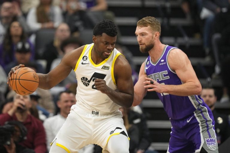 Kings inch closer to playoffs, down Jazz