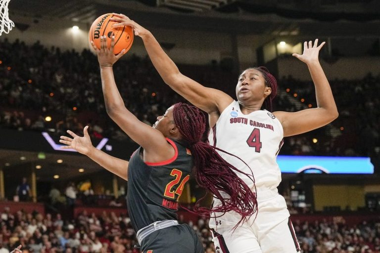 Aliyah Boston boosts No. 1 South Carolina into Final Four