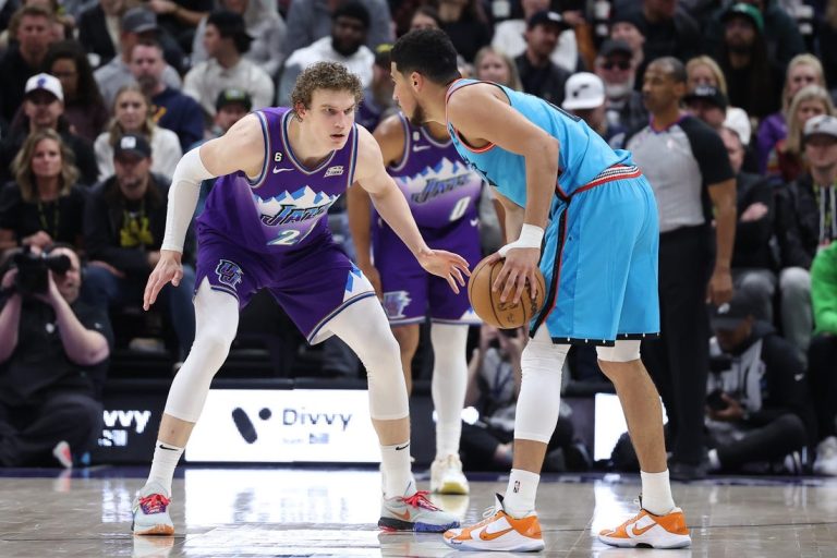 Suns dominate 4th quarter to dispatch Jazz