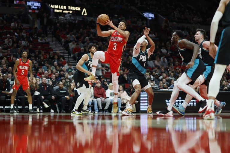 Pelicans thrash Blazers, stretch win streak to 5