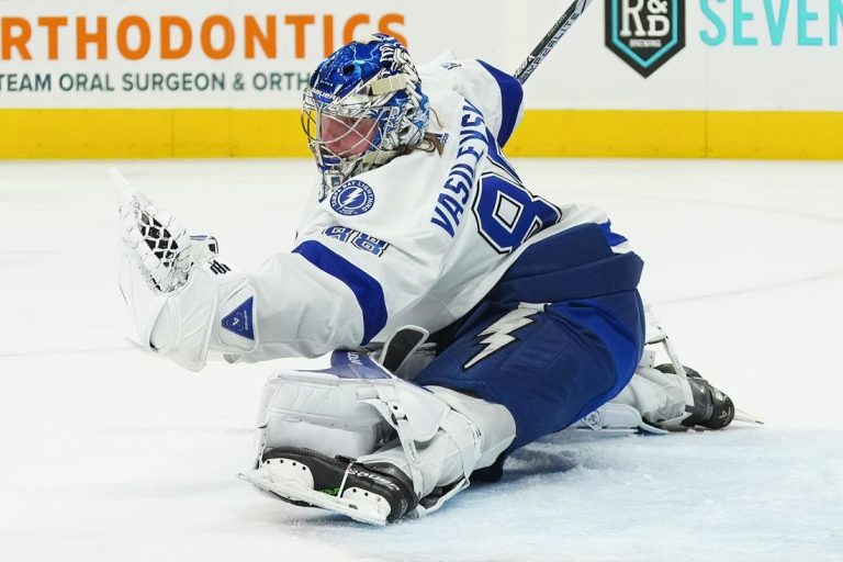 NHL News: Lightning end skid by blanking Hurricanes