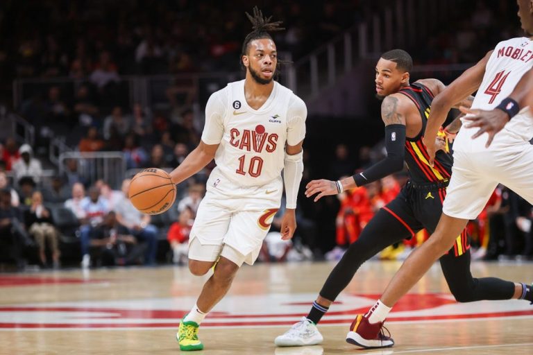 Hawks end short-handed Cavaliers’ win streak