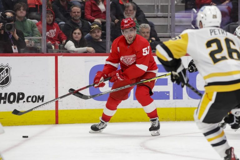 NHL News: David Perron’s hat trick powers Red Wings past Penguins