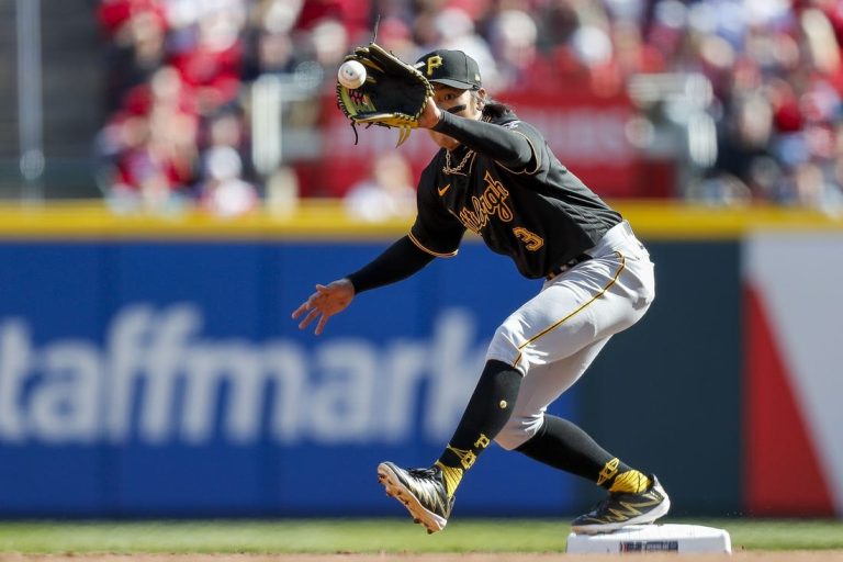 MLB News: Pirates edge Reds on late run in season opener
