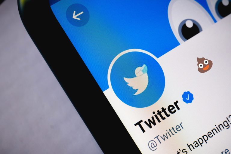 Elon Musk’s Twitter Sets Unique Auto-Response Emoji for Press Enquiries