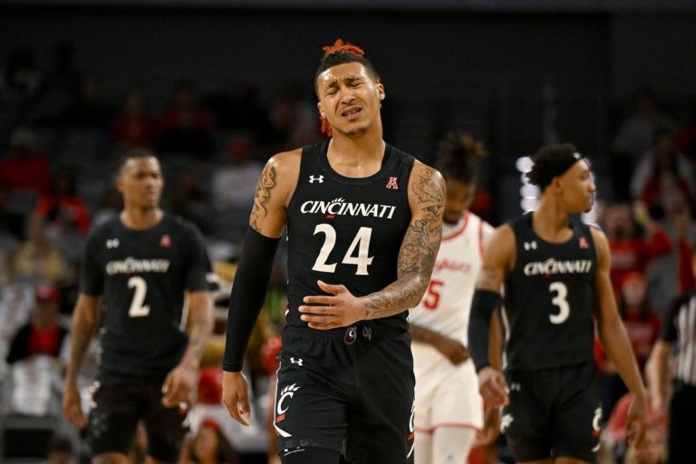 Arkansas lands Cincy transfer Jeremiah Davenport