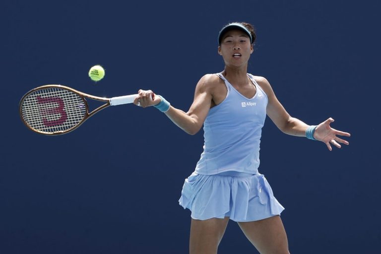 WTA News: Qinwen Zheng advances to face Iga Swiatek in Stuttgart