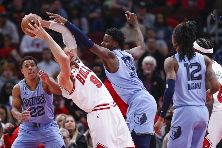 Bulls reverse fortunes in second half, topple Grizzlies