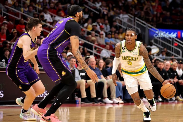 Anthony Davis scores 40 as Lakers rout Rockets