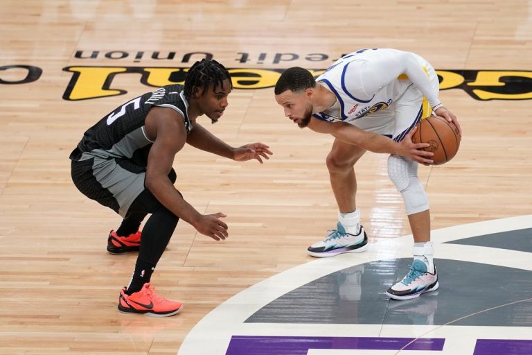 De’Aaron Fox comes up big as Kings knock off Warriors