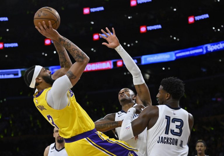 Lakers thrash Grizzlies, wrap up series in Game 6