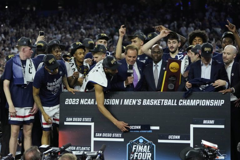 UConn, LSU title teams set White House visits