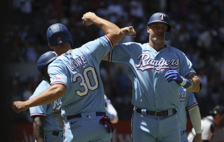 MLB News: Rangers belt 4 homers, demolish Yankees 15-2