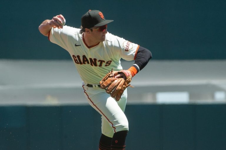 MLB News: Giants edge Phillies 7-4 to complete series sweep