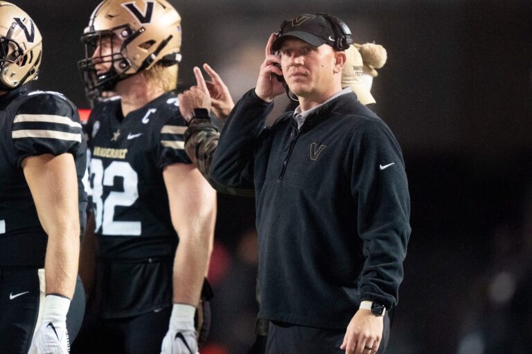 NCAAF News: Vanderbilt signs coach Clark Lea to contract extension