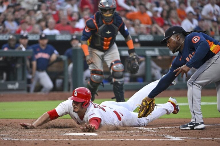 MLB News: Surging Cardinals, struggling Astros square off