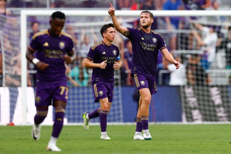 MLS News: Orlando City cruise past Toronto FC, 4-0