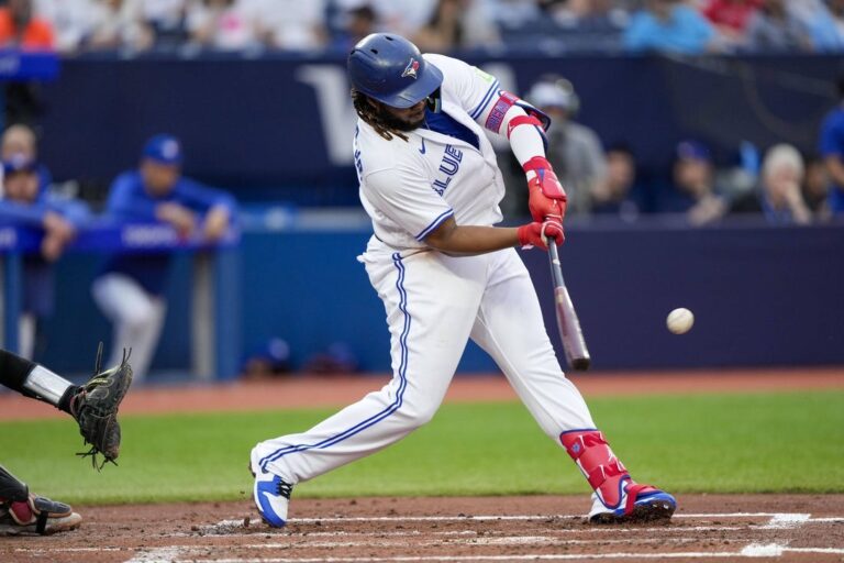 MLB News: Jays break it open late, sink sliding D-backs