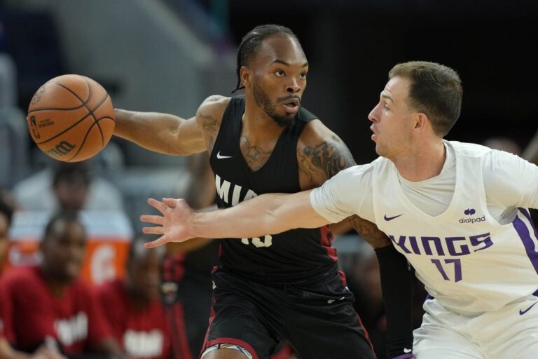 76ers sign guard Javonte Smart