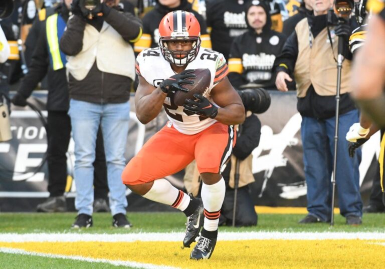 NFL News: Fantasy football: 2023 RB rankings; Nick Chubb the 1?
