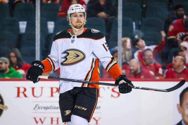 NHL News: Leafs sign D Simon Benoit to 1-year deal worth $775K