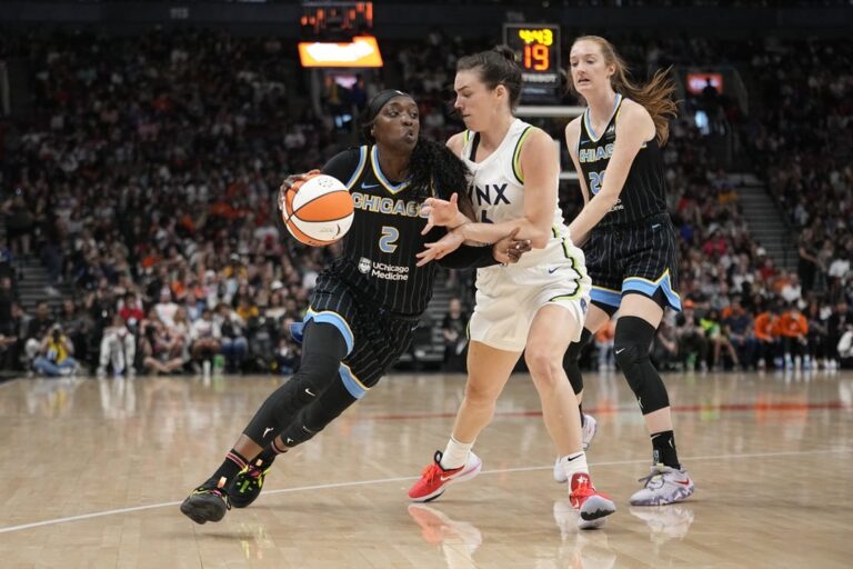 Back on track, Sky seek fourth straight win vs. Lynx