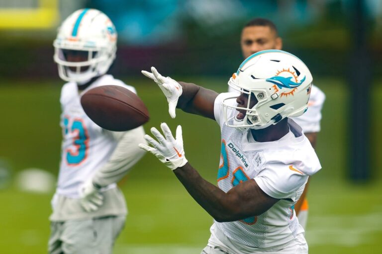 NFL News: Dolphins RB De’Von Achane (shoulder) week to week