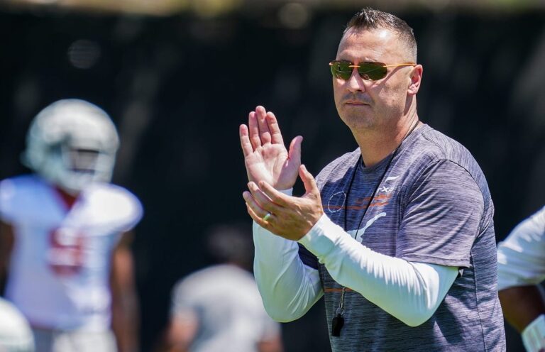 NCAAF News: 5-star DE Colin Simmons commits to Texas Longhorns