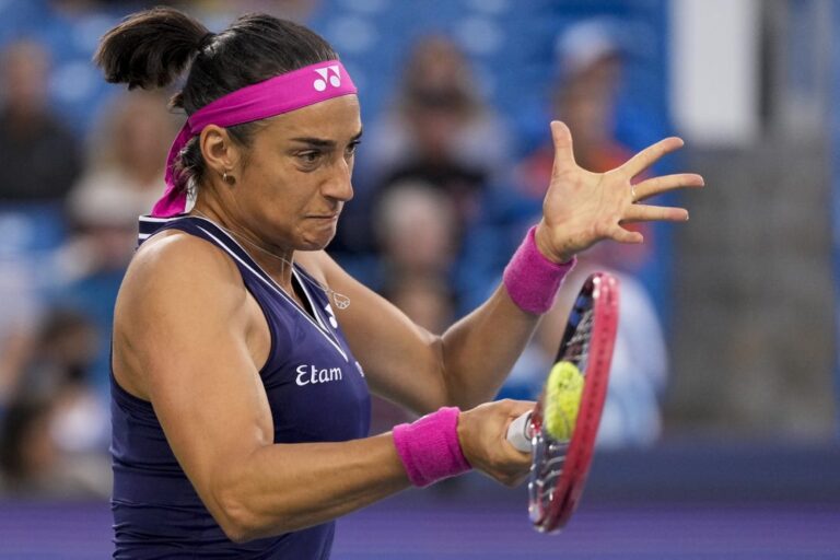 WTA News: No. 1 seed Caroline Garcia pushes into next round in Cleveland