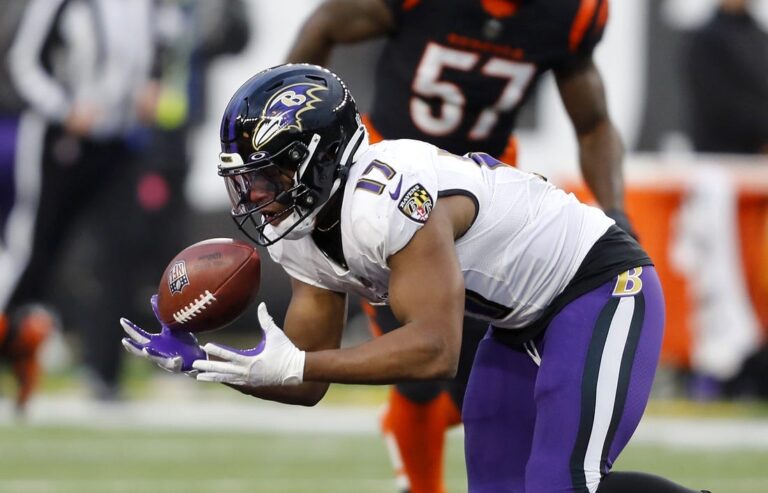 NFL News: Ravens sign RB Kenyan Drake; Justice Hill misses practice