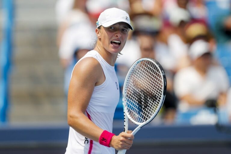 WTA News: WTA roundup: Top seed Iga Swiatek survives in Tokyo