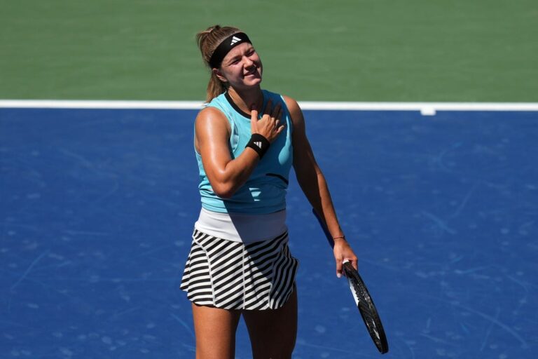 WTA News: Karolina Muchova, Sorana Cirstea reach U.S. Open quarterfinals