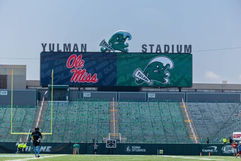 NCAAF News: No. 20 Ole Miss pulls away from No. 24 Tulane, 37-20