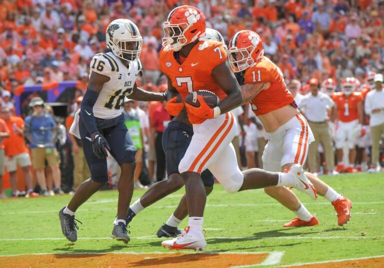 NCAAF News: No. 25 Clemson avoids early scare, rolls over Charleston Southern