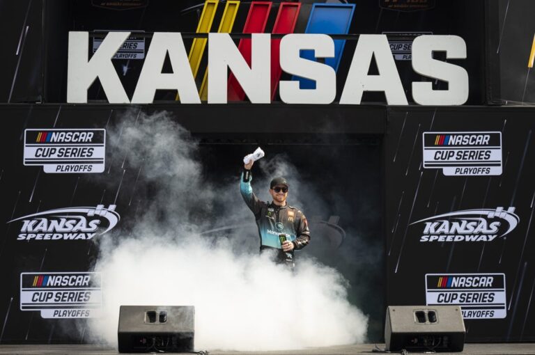NAS News: Tyler Reddick wins late dash at NASCAR Cup Series at Kansas