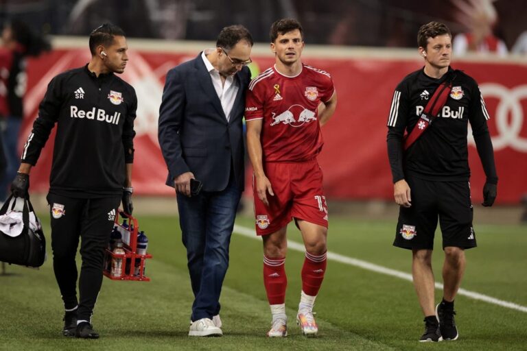 MLS News: Red Bulls F Dante Vanzeir sustains spinal injury