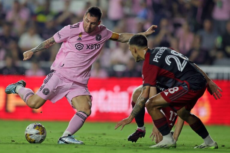 MLS News: Inter Miami star Lionel Messi exits match vs. Toronto FC