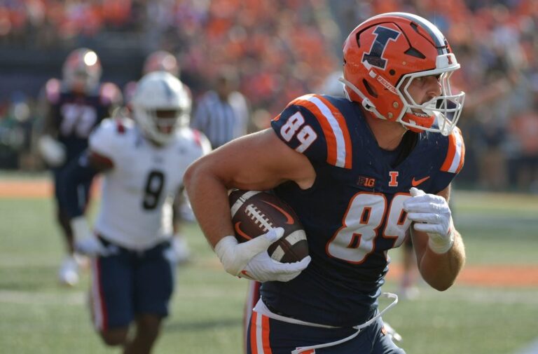 NCAAF News: Illinois holds off Florida Atlantic, 23-17