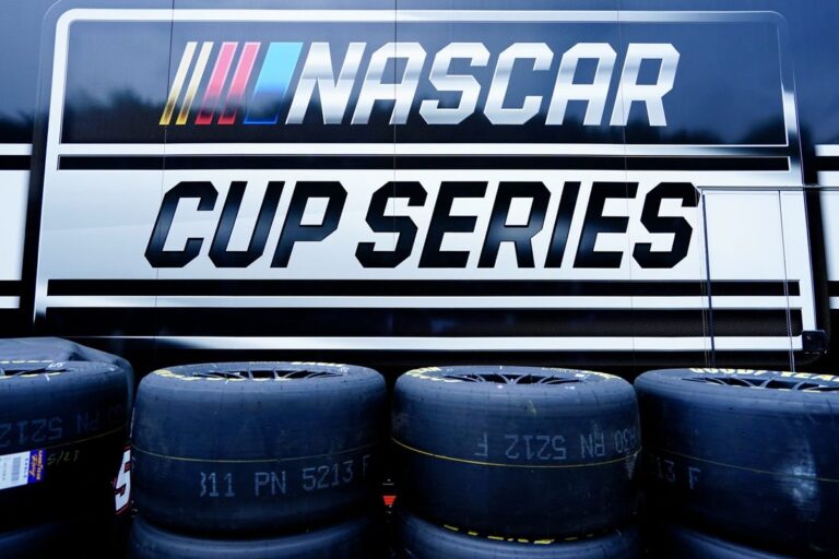 NAS News: Iowa debut highlights 2024 NASCAR Cup Series schedule