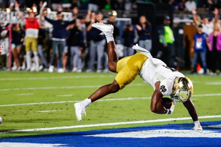 NCAAF News: No. 11 Notre Dame flips script, scores late to beat No. 17 Duke