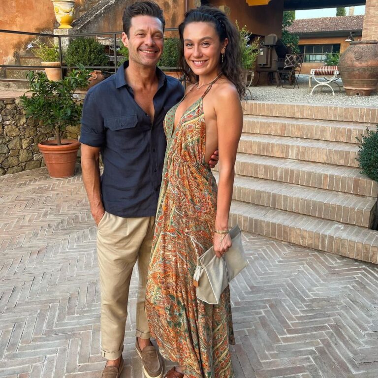 Celebrity Ryan Seacrest’s model girlfriend Aubrey Paige posts birthday photos, web fans are delighted