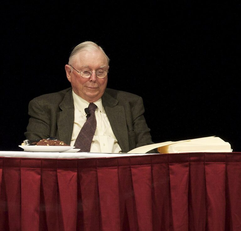 Legendary Charlie Munger Best Friend and Partner Warren Buffet Has Died