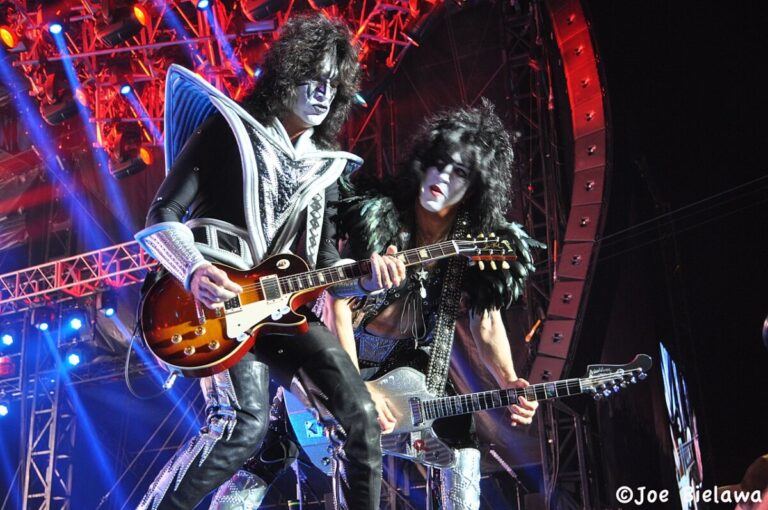 Kiss Gave Their Last Concert and Madison Square Garden Saying Farewell but Introduced Digital Avatars