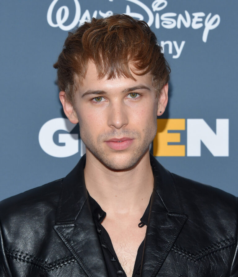 Viral Video Watch: Tommy Dorfman confronts employees at Delta due to misgendering