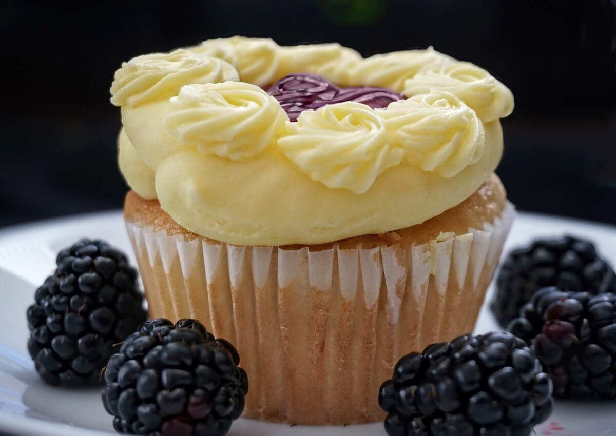 Lemon Muffins with Vanilla Crème Recipe by CWEB