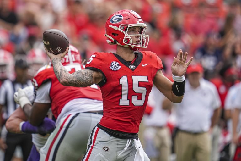 NCAAF News: No. 1 Georgia faces ex-Bulldogs QB Brock Vandagriff, Kentucky