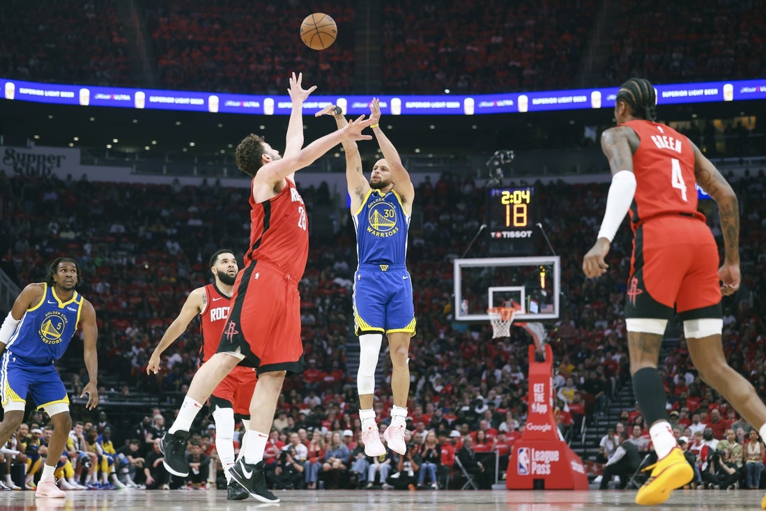Stephen Curry pours in 31 to propel Warriors past Rockets - CWEB