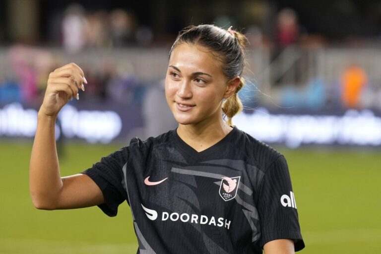 NWSL News: Angel City FC sign F Casey Phair to new 3-year deal
